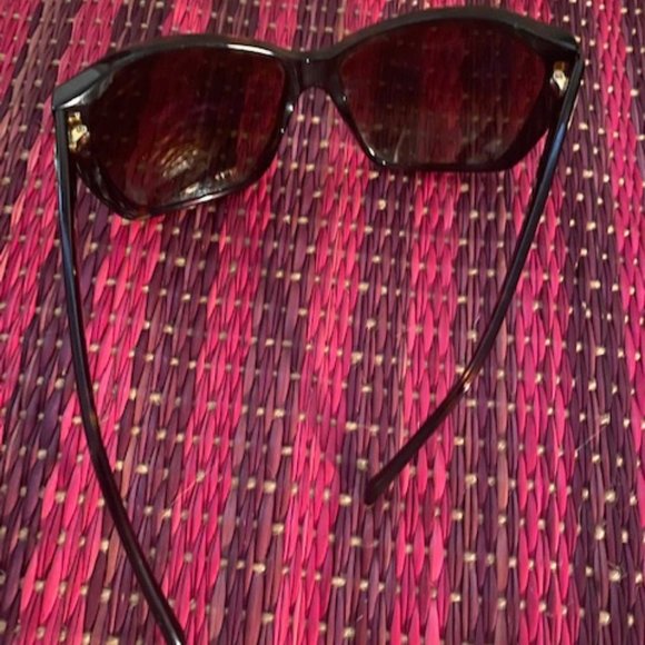 Preowned Women\'s Chanel sunglasses in tortoise color main image 5